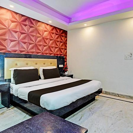 Готель Collection O Noida Saffron Екстер'єр фото