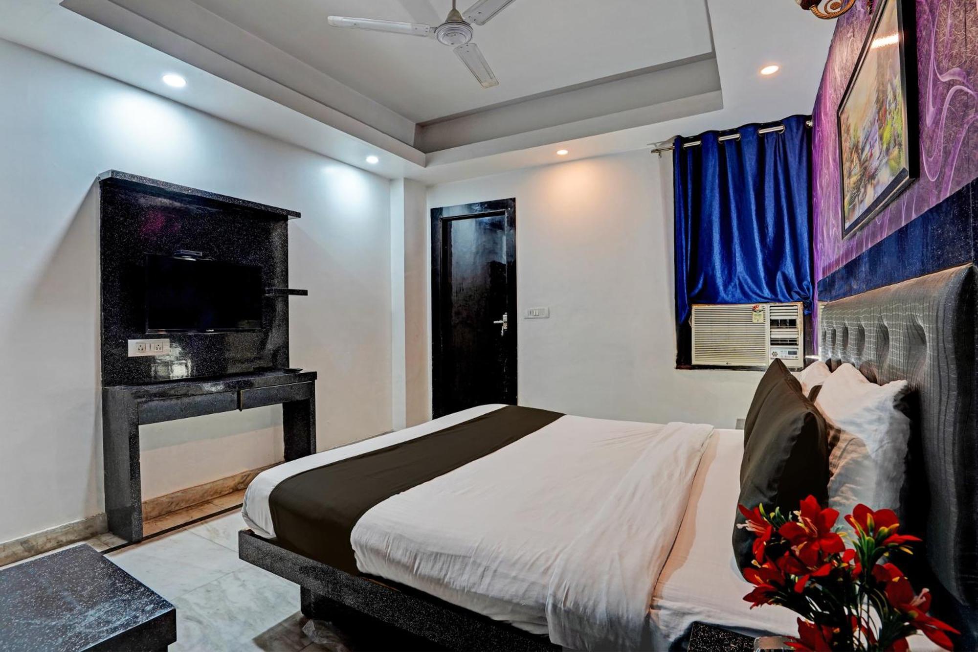 Готель Collection O Noida Saffron Екстер'єр фото