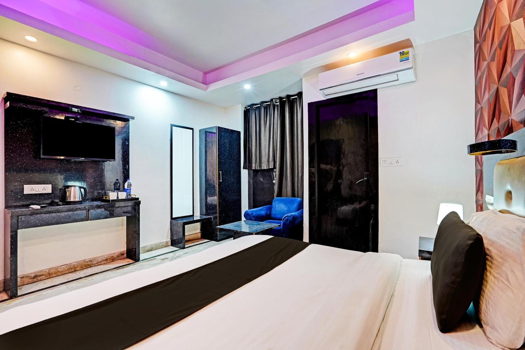 Готель Collection O Noida Saffron Екстер'єр фото