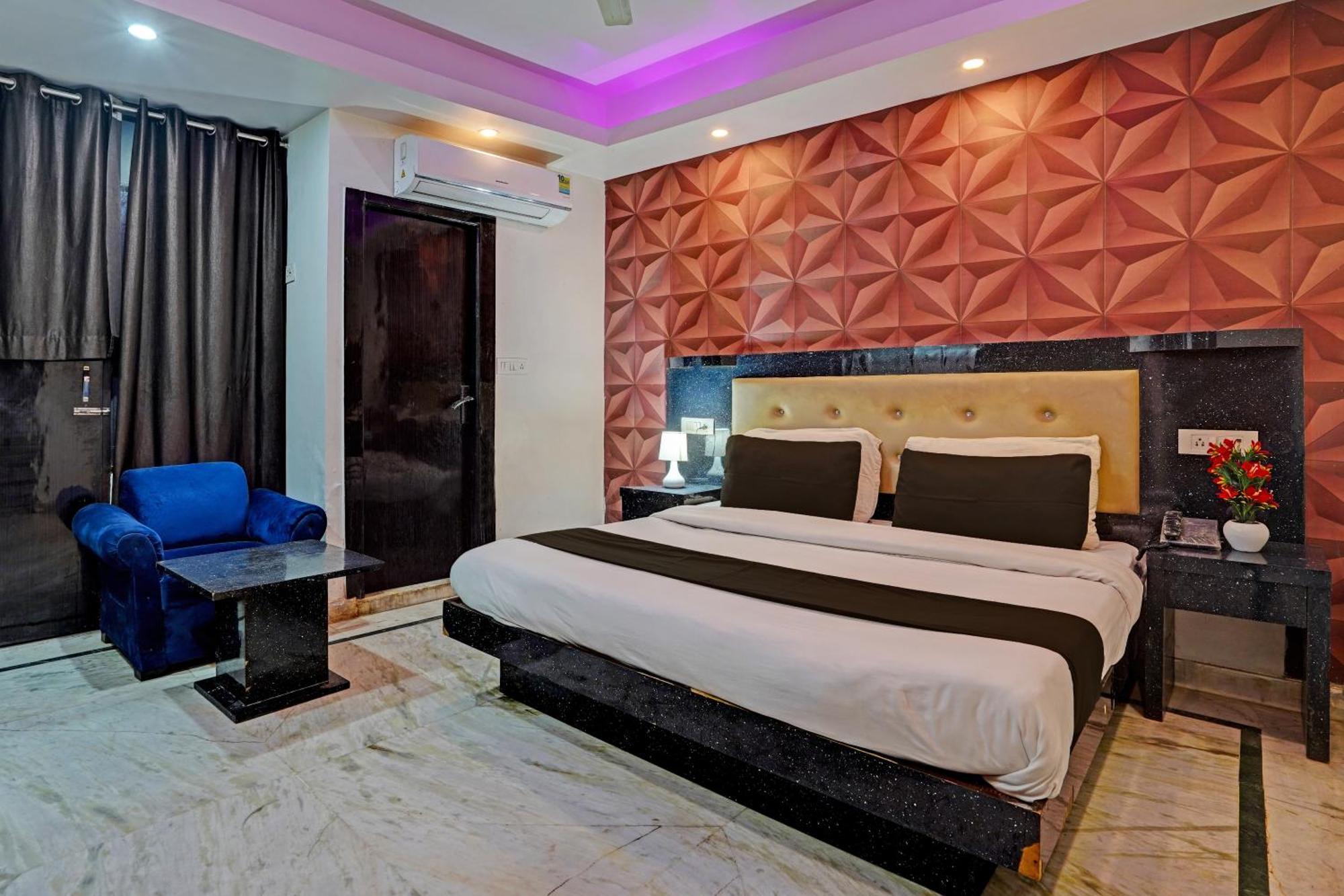 Готель Collection O Noida Saffron Екстер'єр фото