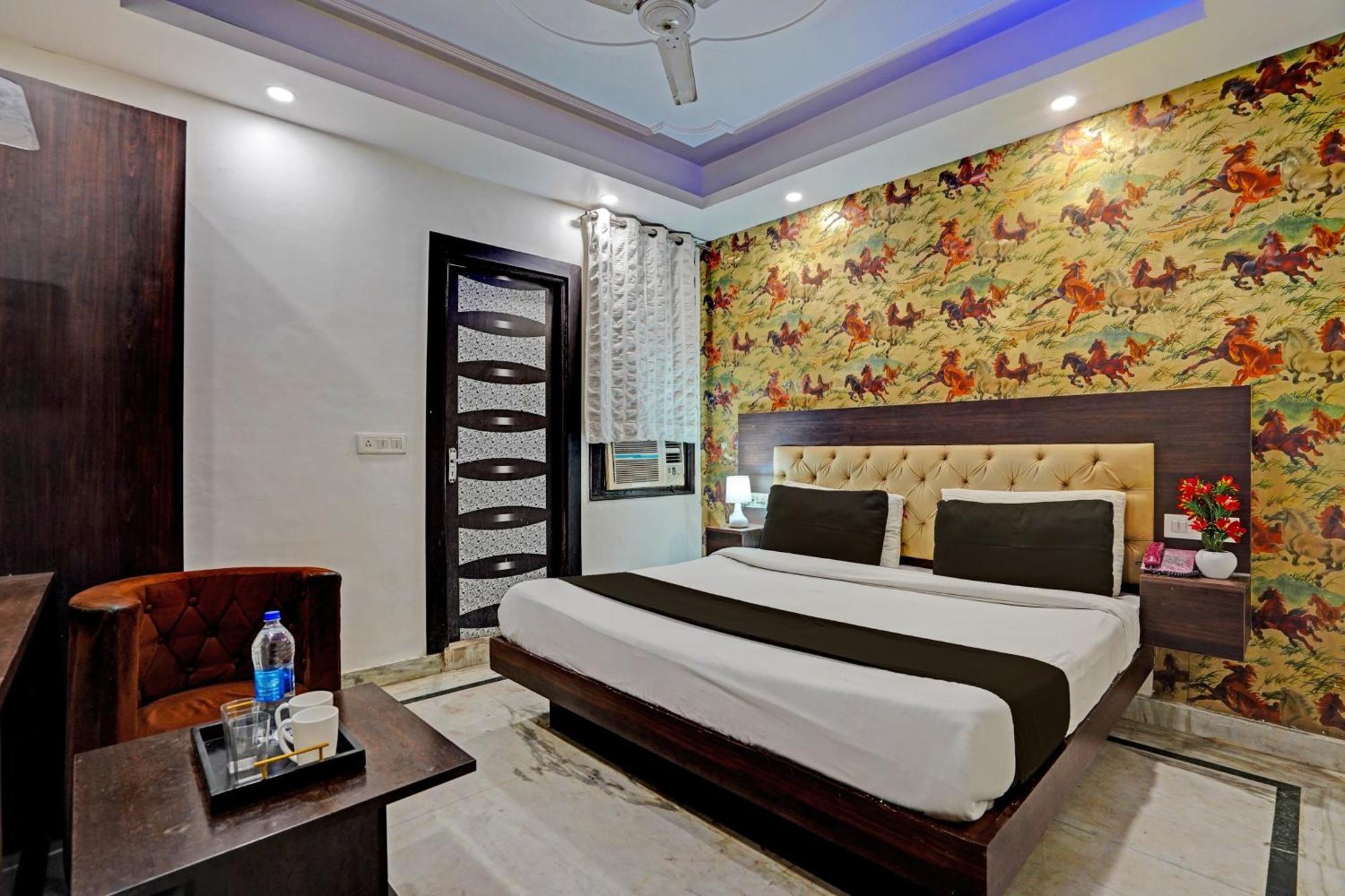 Готель Collection O Noida Saffron Екстер'єр фото