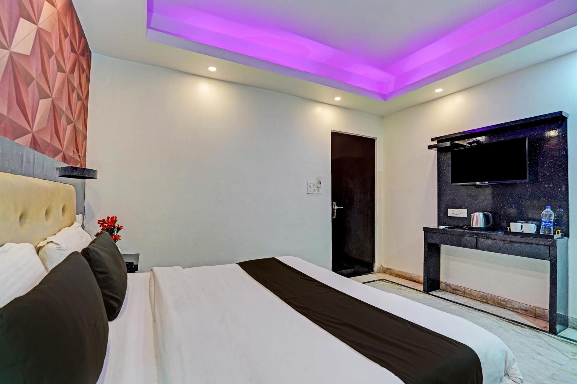 Готель Collection O Noida Saffron Екстер'єр фото