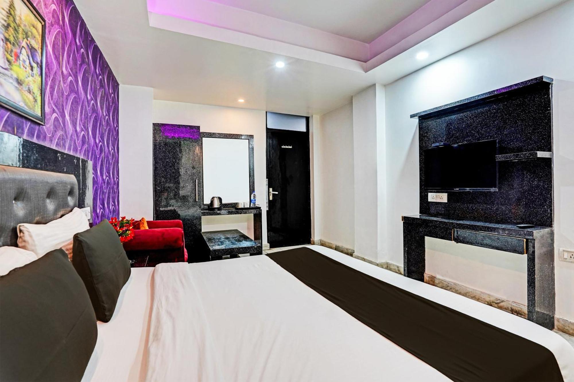 Готель Collection O Noida Saffron Екстер'єр фото