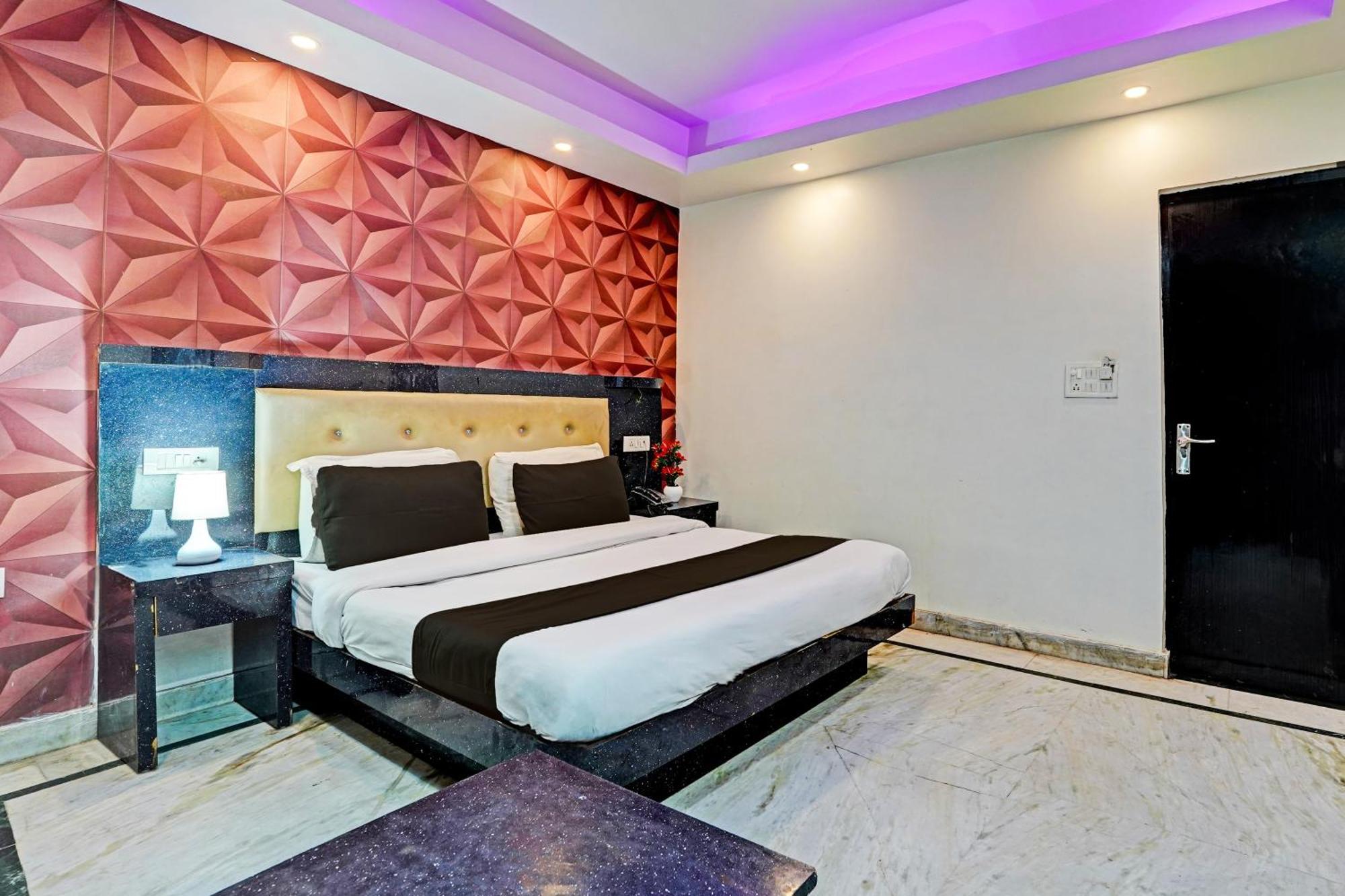 Готель Collection O Noida Saffron Екстер'єр фото