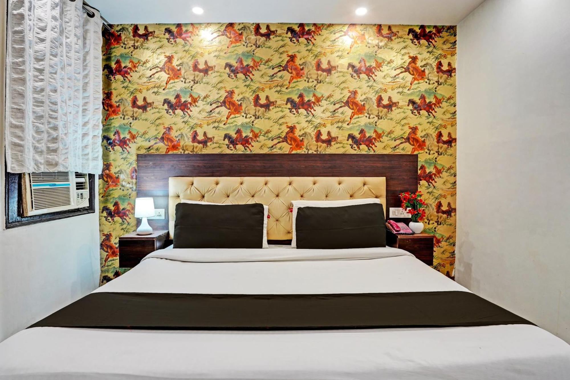 Готель Collection O Noida Saffron Екстер'єр фото