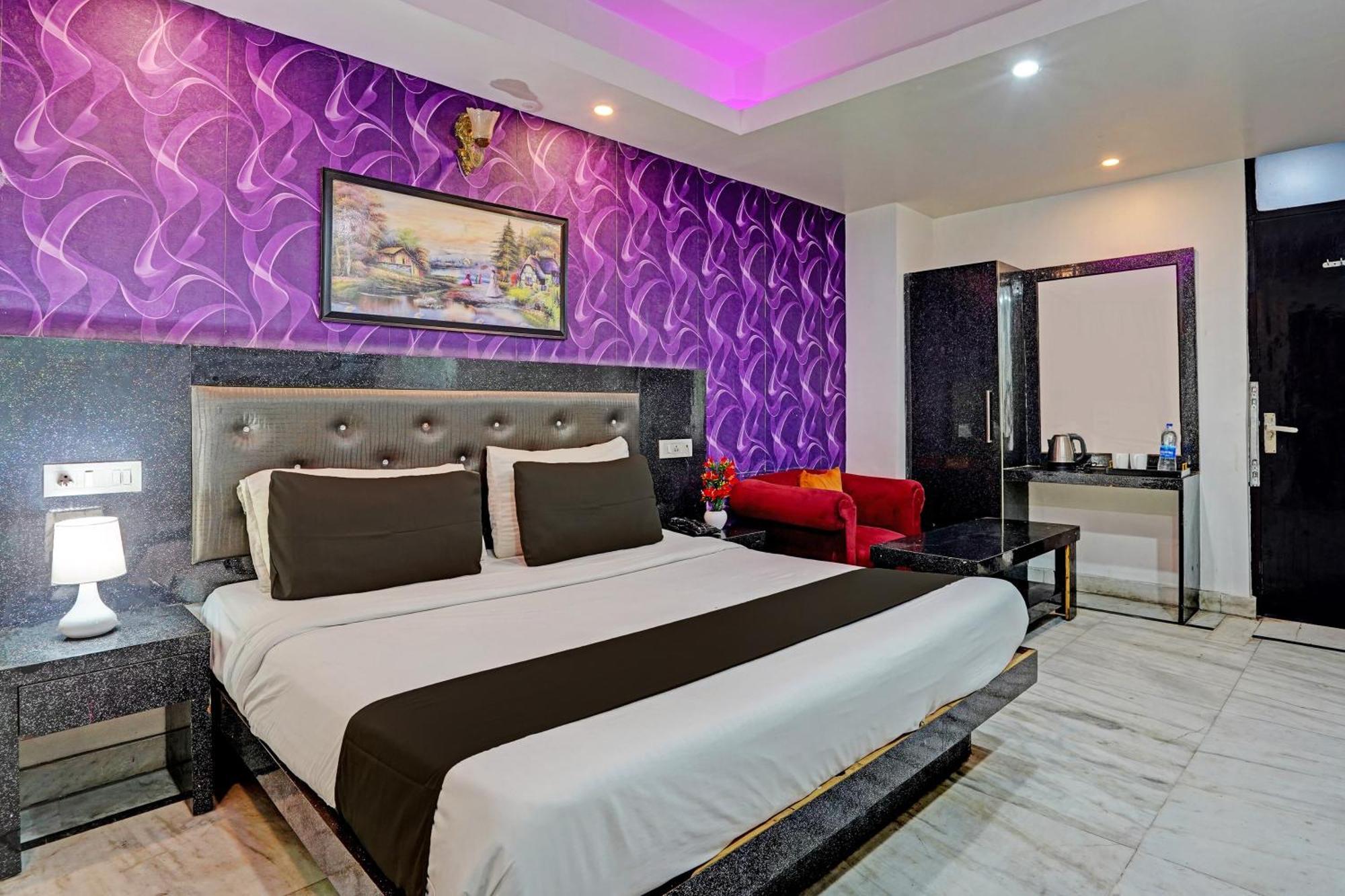 Готель Collection O Noida Saffron Екстер'єр фото